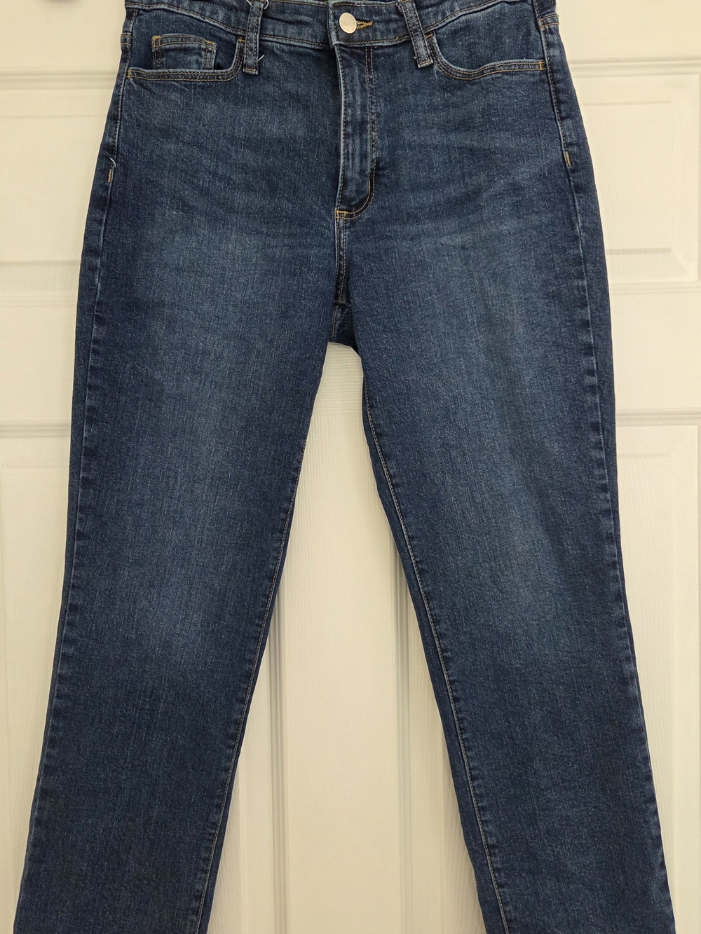 Universal Thread Straight Leg Jeans in Medium Blue Wash